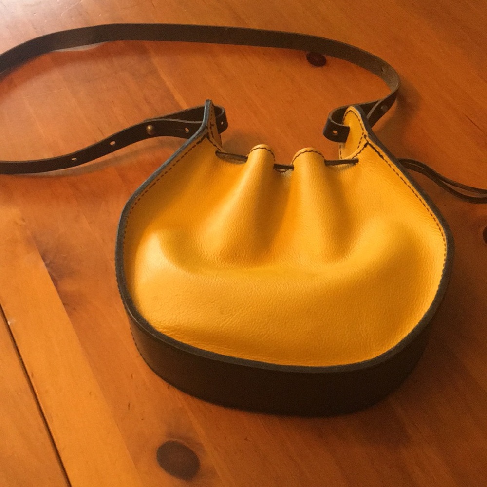 PRICE DROP! Gorgeous handbag